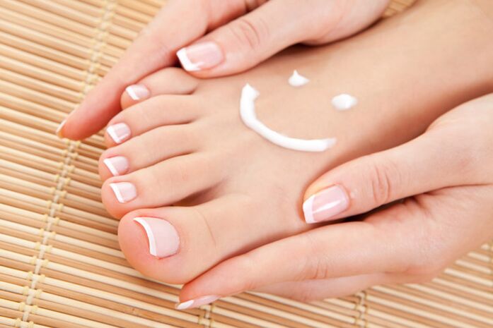 Topical medicines will help to get rid of nail fungus